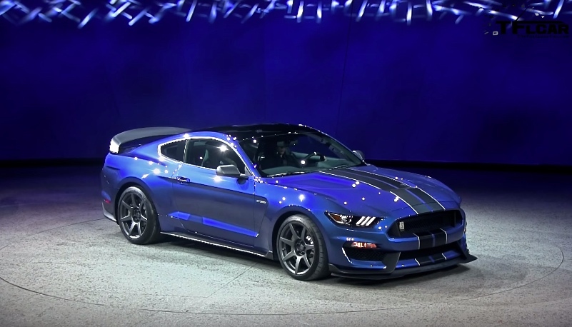 The 2016 Shelby GT350R made its debut Monday at the 2015 Detroit Auto Show.