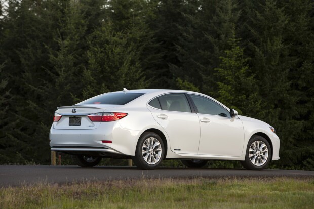 2013_Lexus_ES_300h_012_1