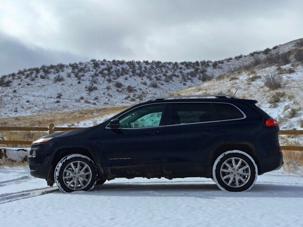 The 2015 Jeep Cherokee Limited loves playing in the snow.