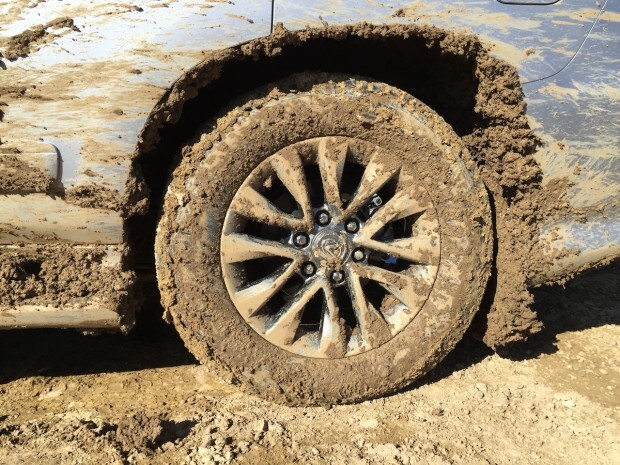 2015-lexus-gx460-muddy-wheel