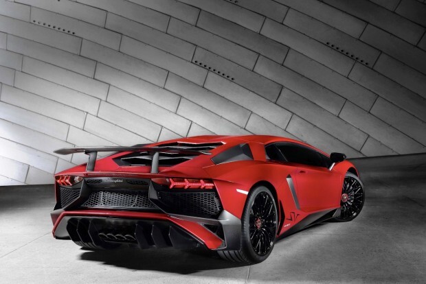 2016-lamborghini-aventador-lp750-sv-tail