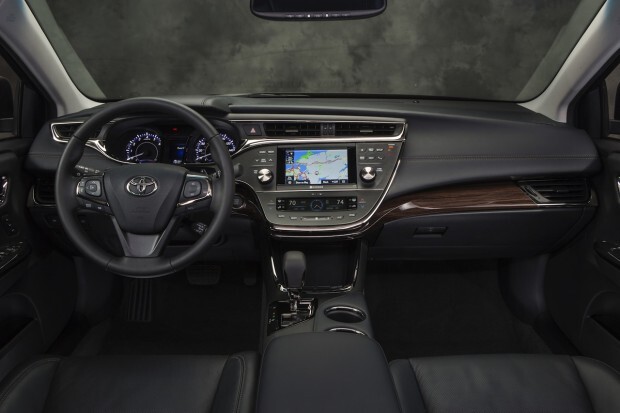 Toyota-Avalon-interior-dash