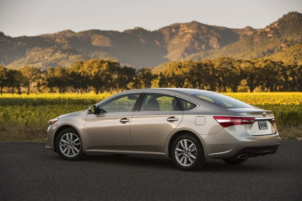 Toyota-Avalon-rear-wheels