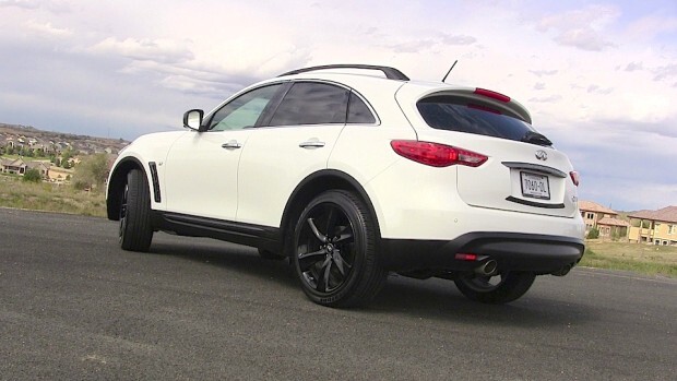 2015-infiniti-qx70-rear