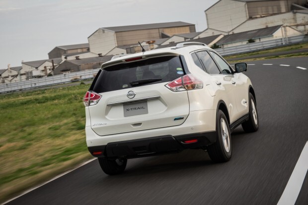 2016-Nissan-XTRail-back