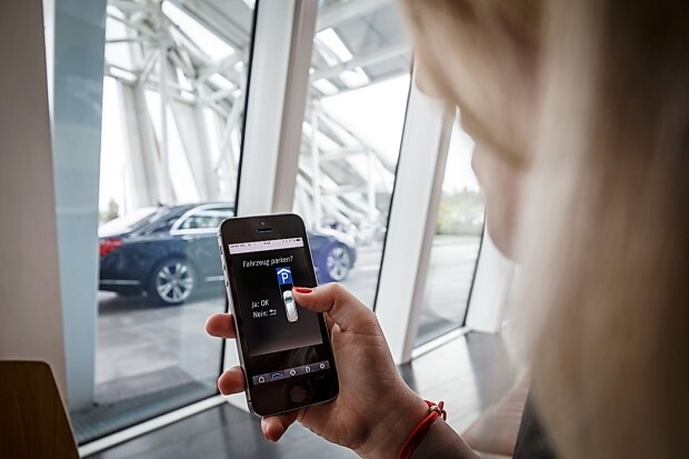 Daimler and Bosch automate parking: Mercedes with built in valet