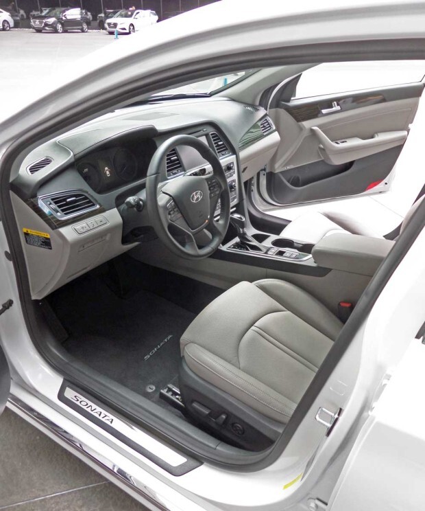 Hyundai-Sonata-Hybrid-Int
