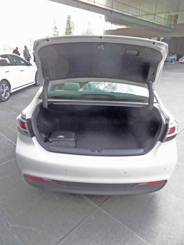 Hyundai-Sonata-Hybrid-Trnk