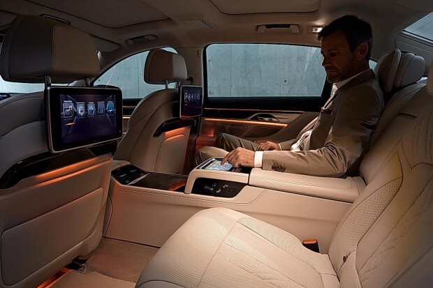 2016 BMW 7-Series rear seating