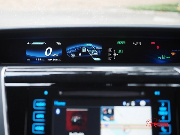 2016 Toyota Mirai information display