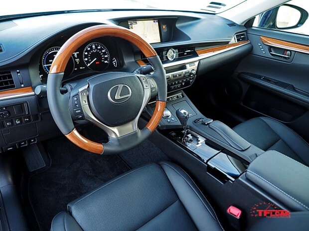 2015 Lexus ES 300h interior