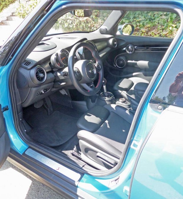 MINI-Cooper-S-4-Dr-HT-Int