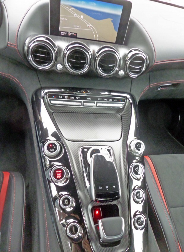 MBZ AMG GT S console