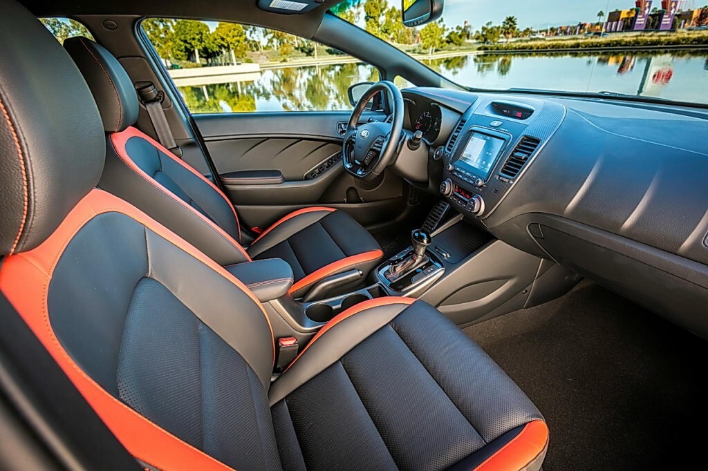 2018 KIA Forte5 SX interior