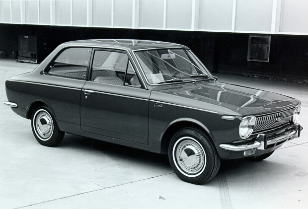 1stGen_Toyota_Corolla_1969_1970