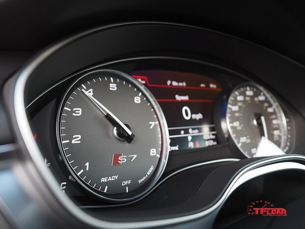 2016 Audi S7 instrument pod