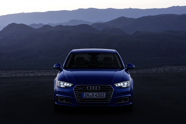 Static photo,  Colour: in crystal effect paint finish Ara Blue