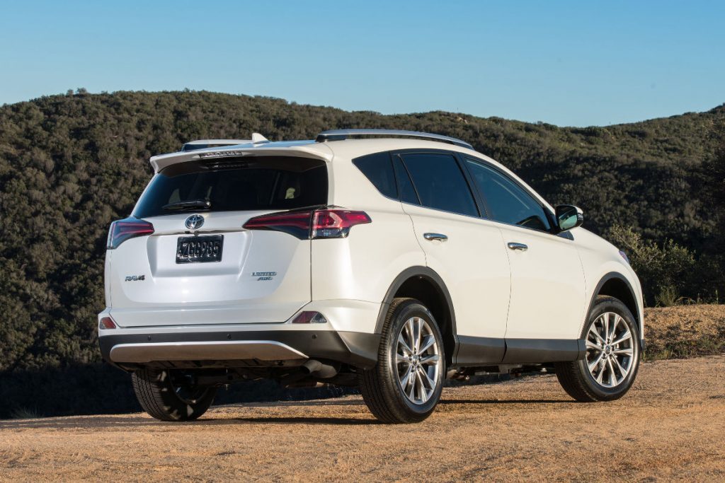 2016_Toyota_RAV4_Limited_04