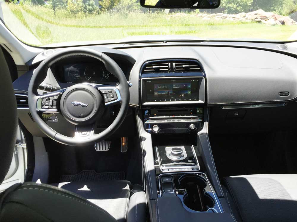 Jaguar-F-Pace-Dsh