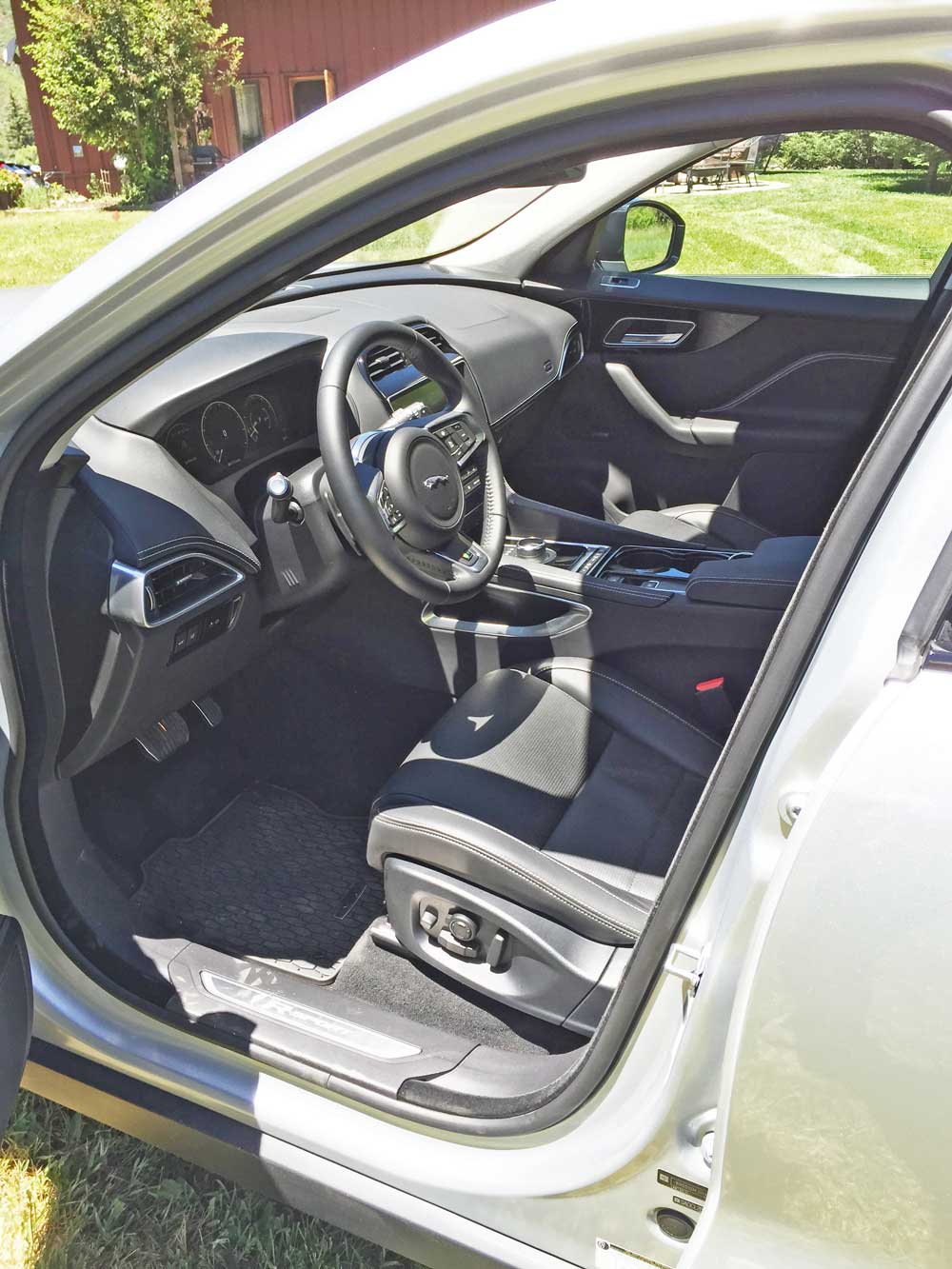 Jaguar-F-Pace-Int