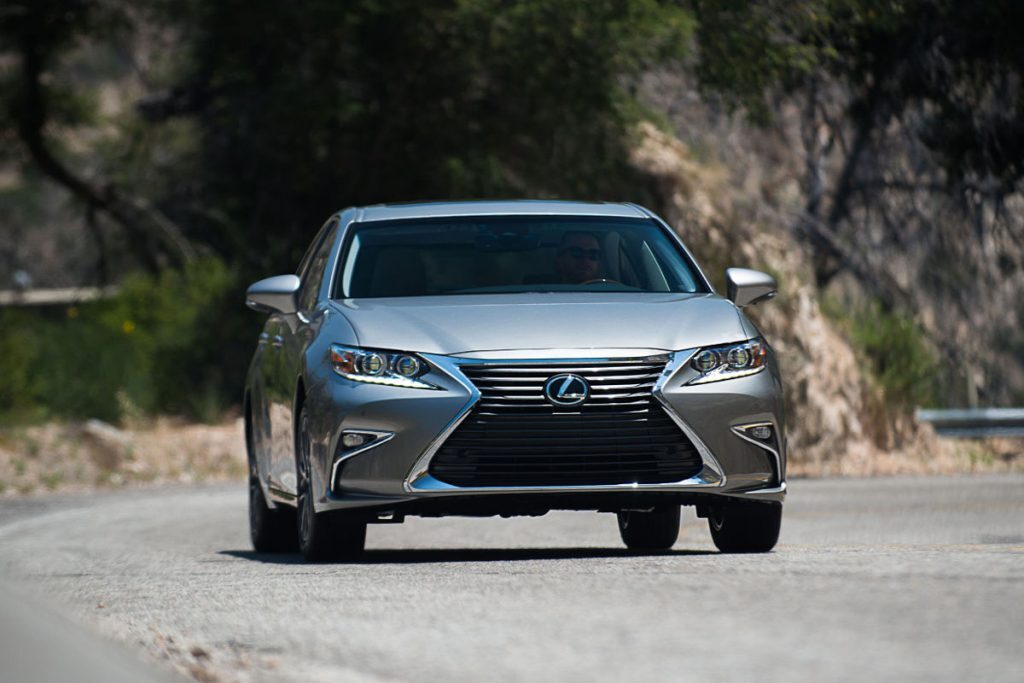 2016_Lexus_ES_350_005