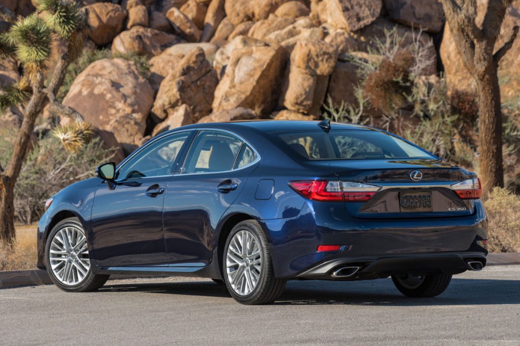 2016_Lexus_ES_350_021
