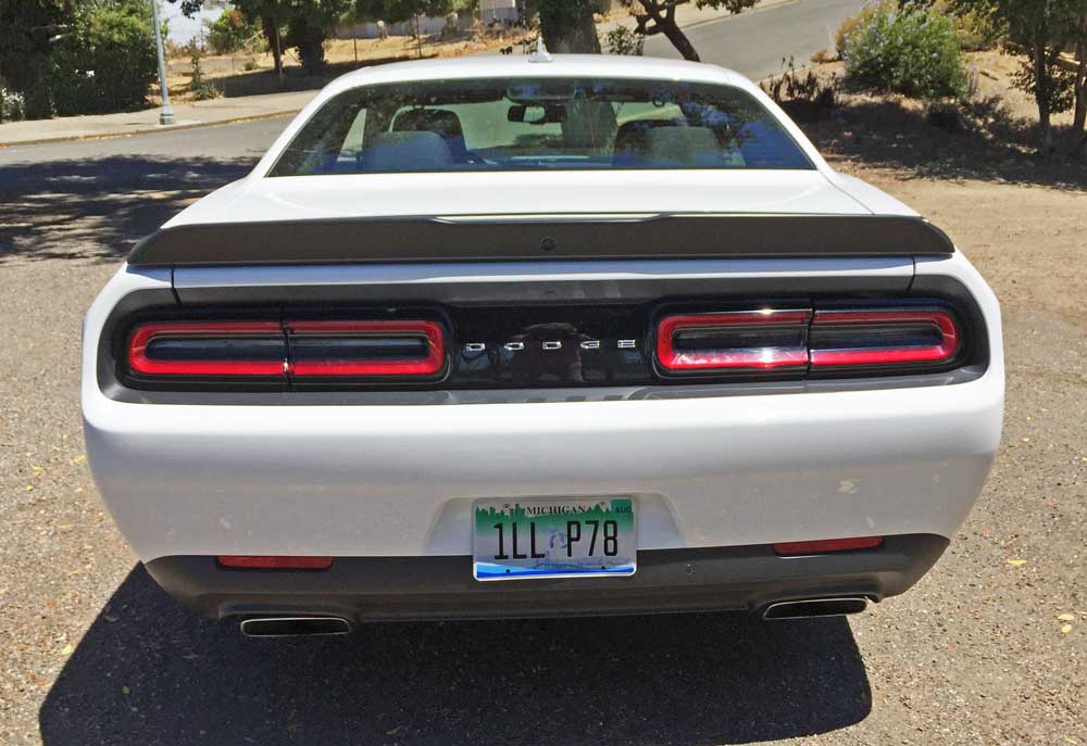 Dodge-Challenger-Scat-Pack-Tail