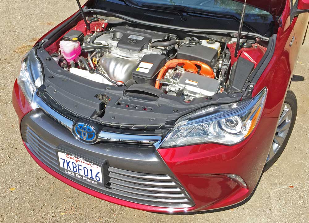 toyota-camry-xle-hybrid-eng