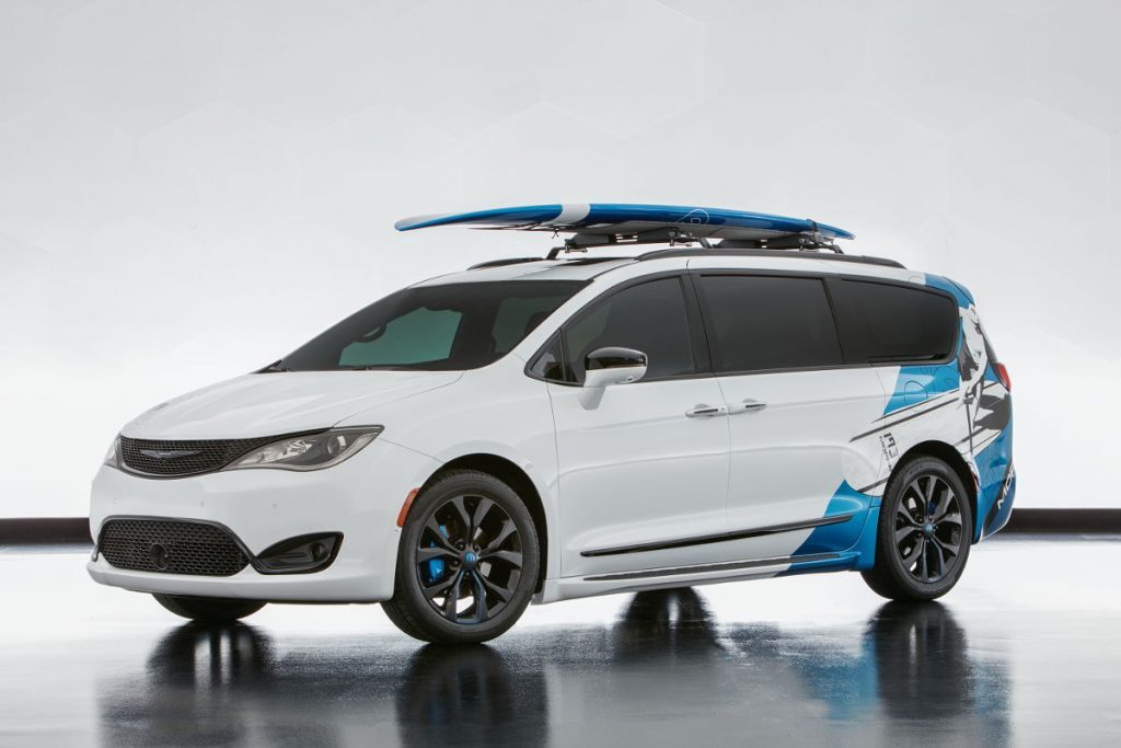 Mopar pulled generously from its portfolio of more than 100 accessories available for the Pacifica to customize the Chrysler brand’s family-room-on-wheels and create the Chrysler Pacifica Cadence concept.