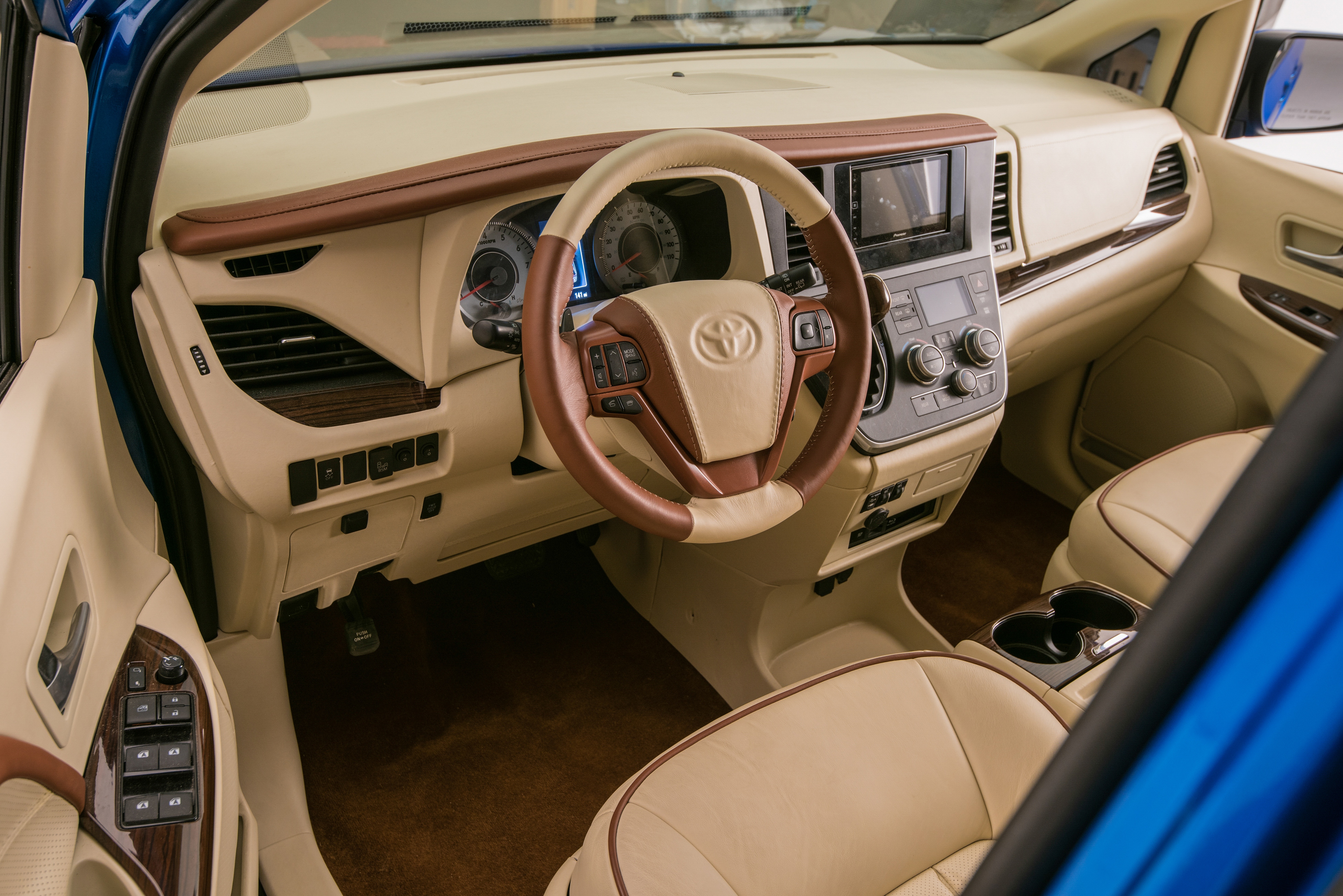 2016sema_extreme_sienna_02_07314b9e29e0fb28540c29adf0e79add9936036b