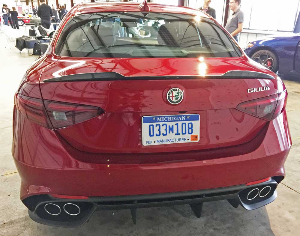 alfa-romeo-giulia-quadrifoglio-tail