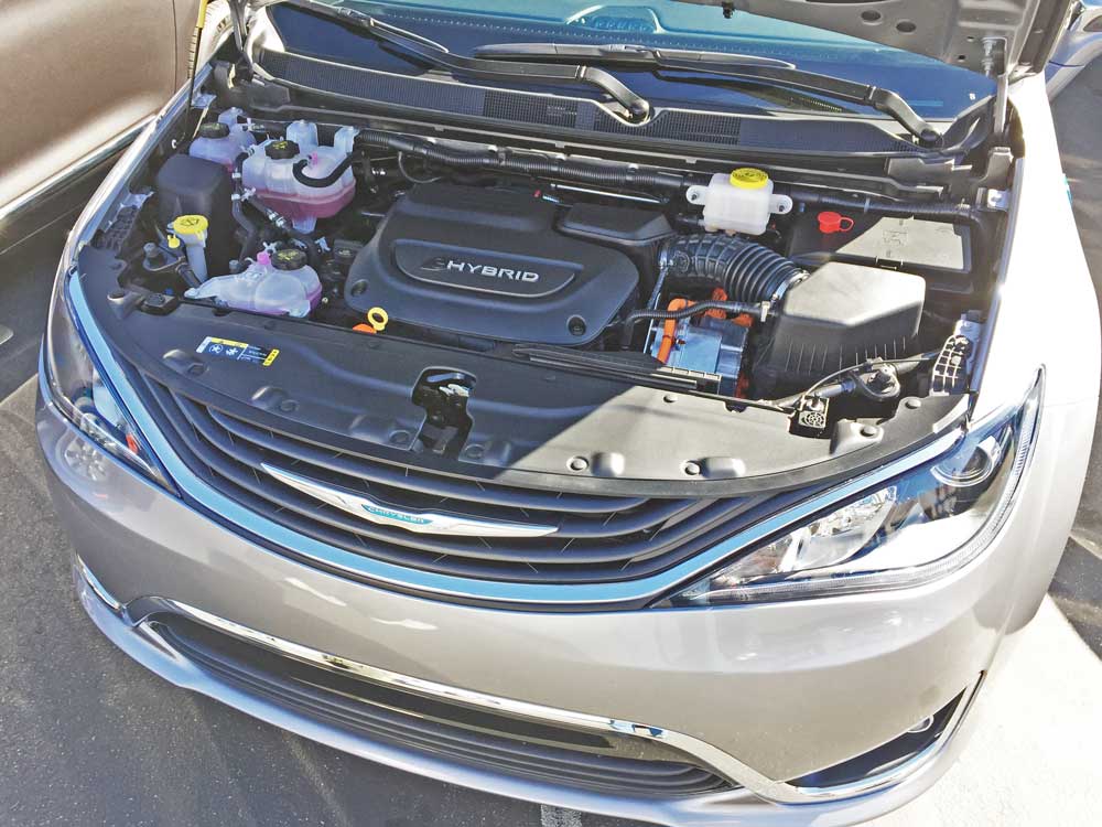 chrysler-pacifica-hybrid-eng