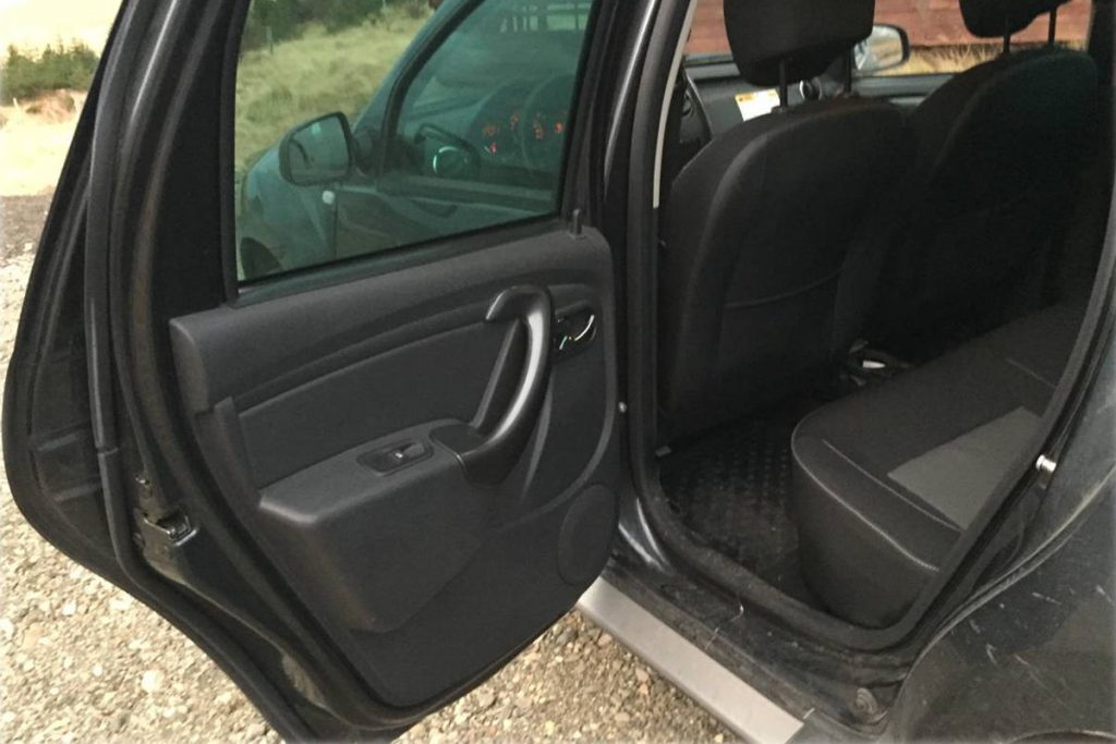 dacia_duster_rear_door