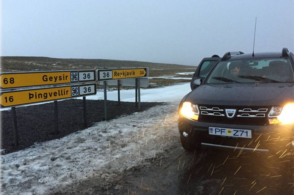 dacia_duster_roadsign