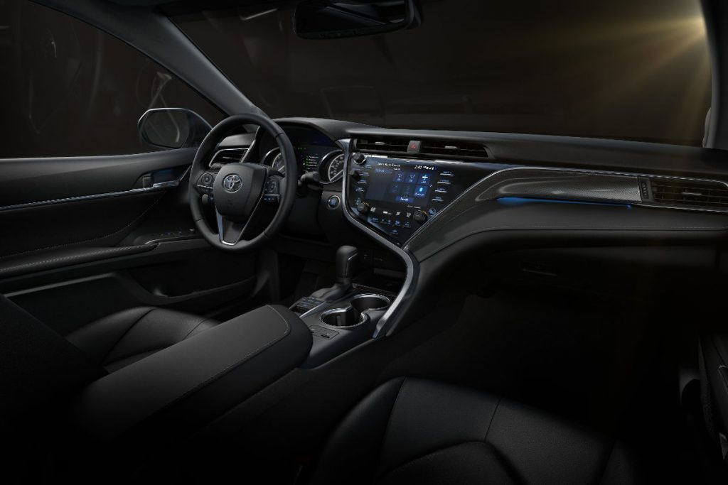 2018_toyota_camry_xse_int_02