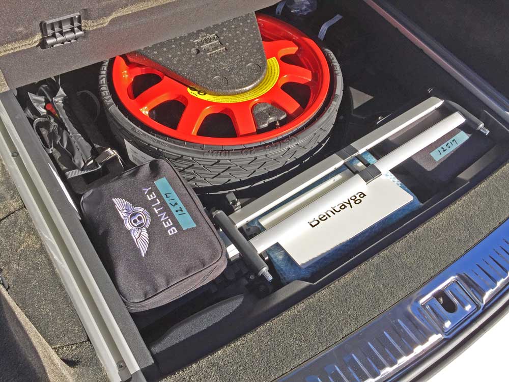 Bentley-Bentayga-Trnk-Stg