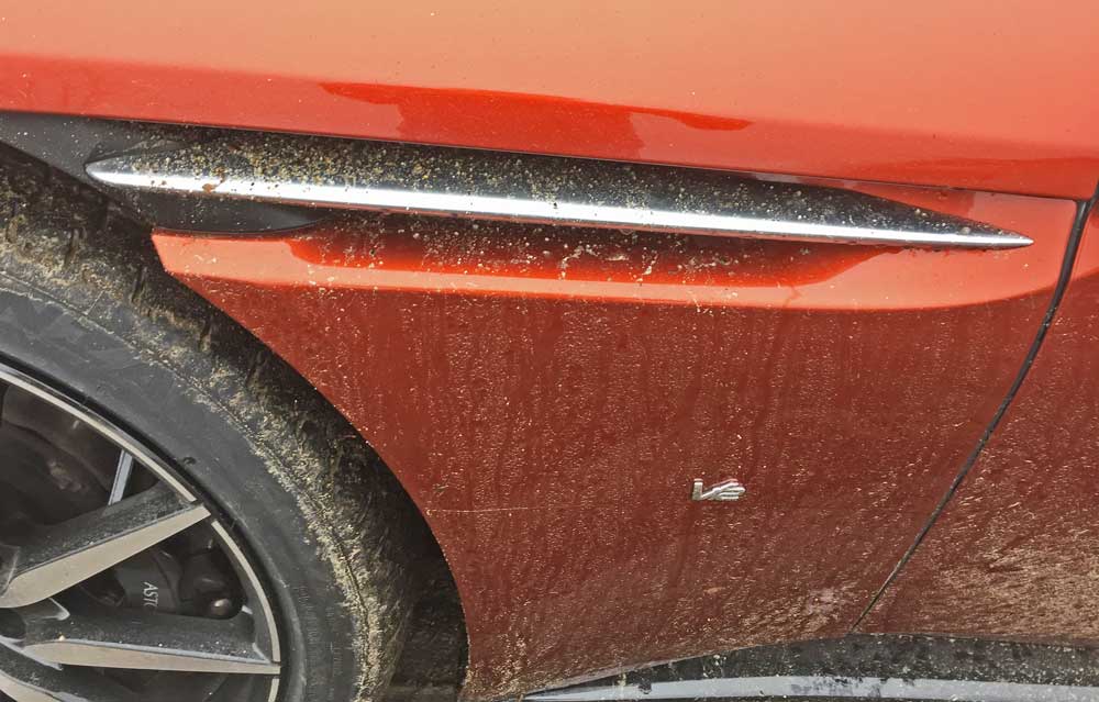 Aston-Martin-DB11-SV