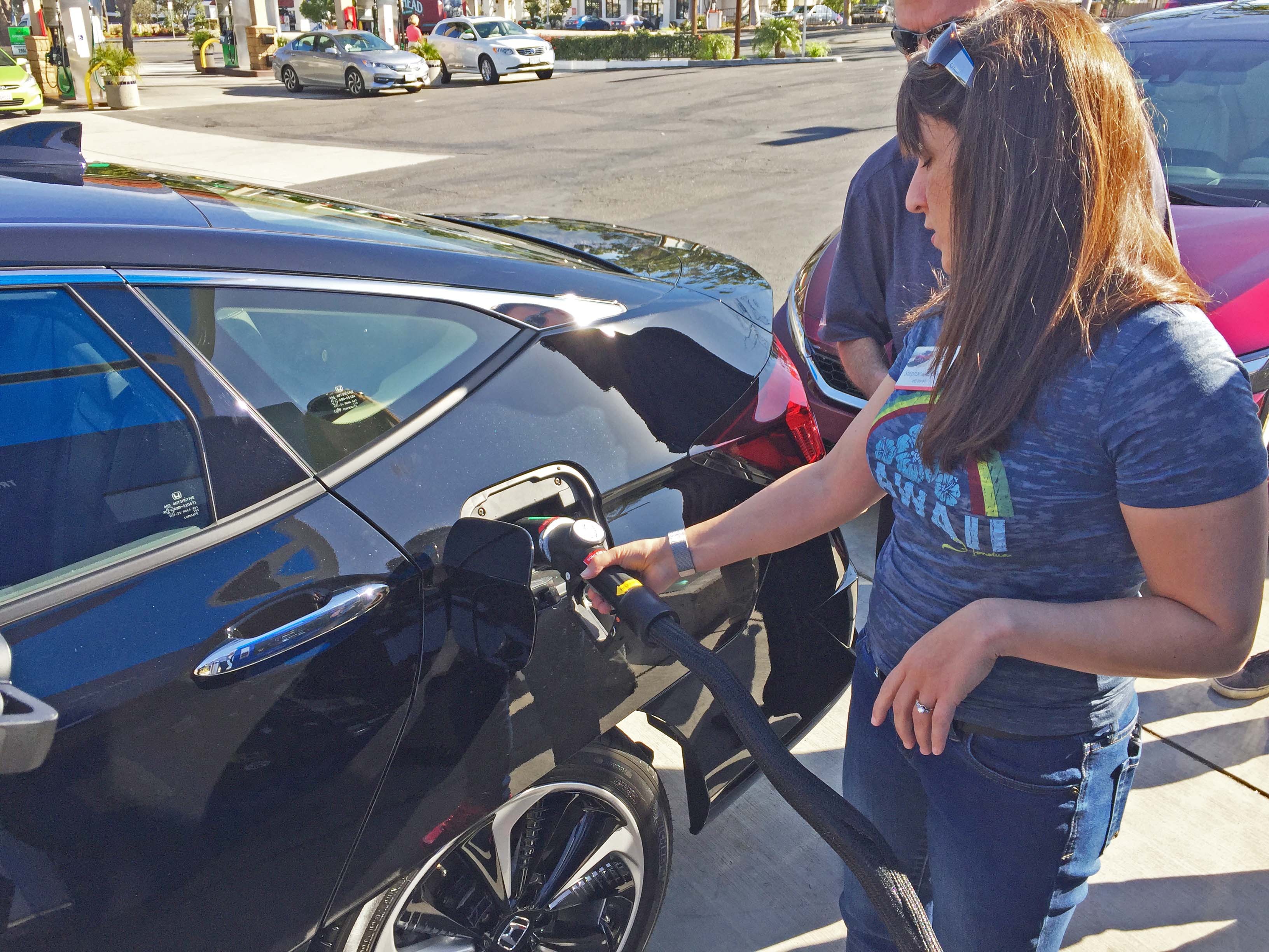 Honda Clarity Fuel Cell Refuel