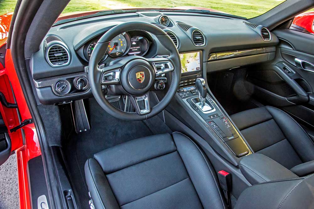 Porsche-718-Cayman-CKpit