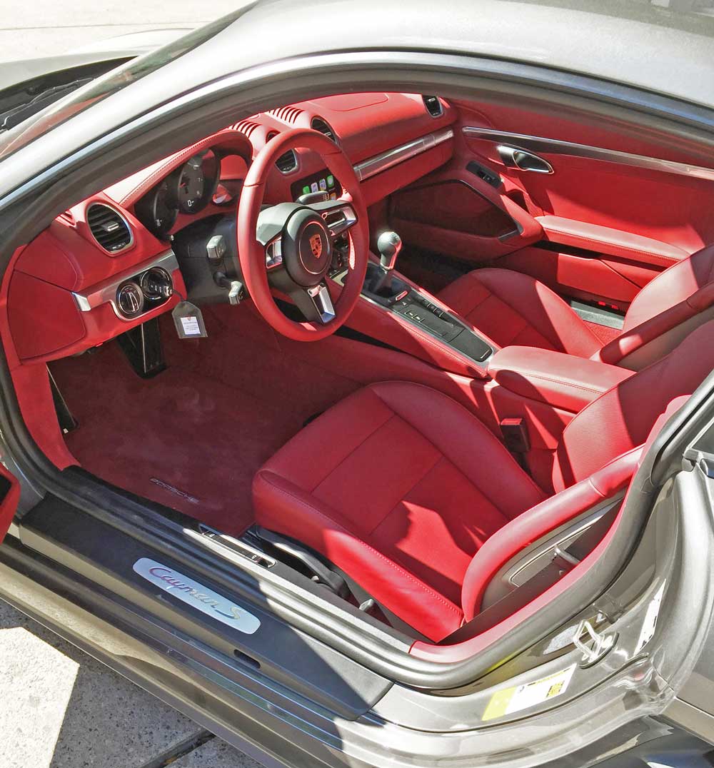 Porsche-718-Cayman-Int
