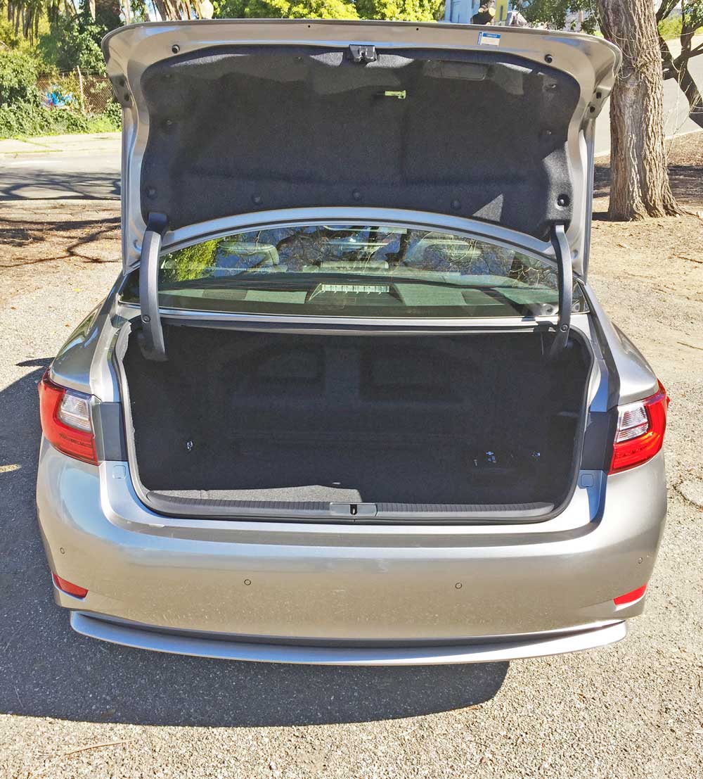 Lexus-ES-300h-Trnk