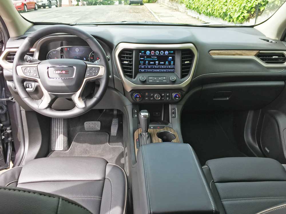 GMC-Acadia-Denali-Dash