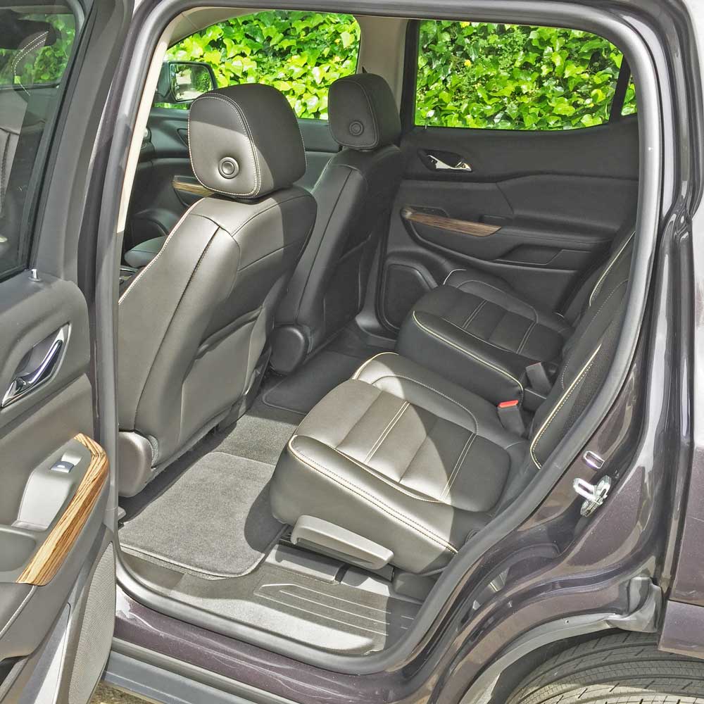 GMC-Acadia-Denali-2nd-Row