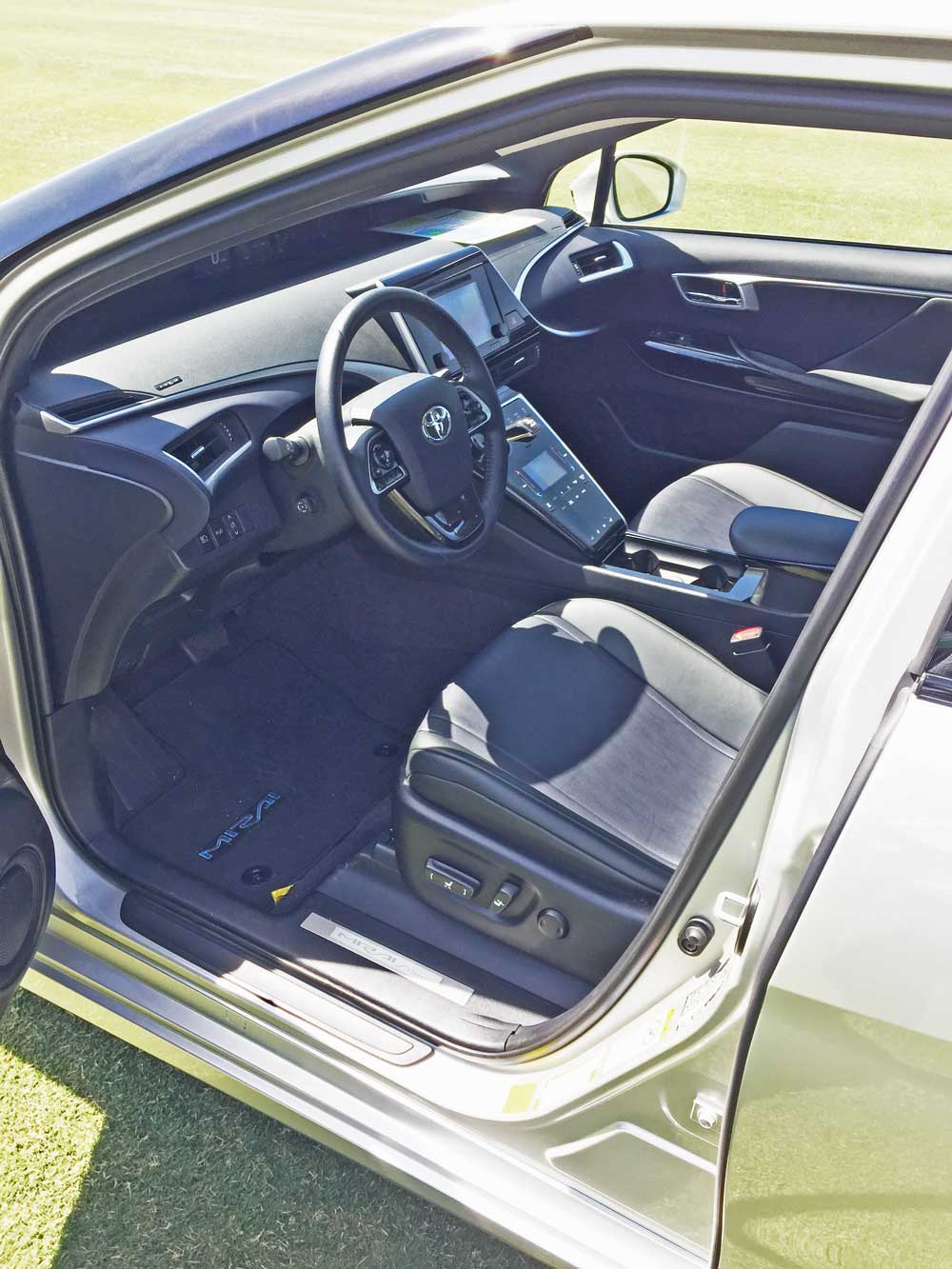 Toyota-Mirai-Int