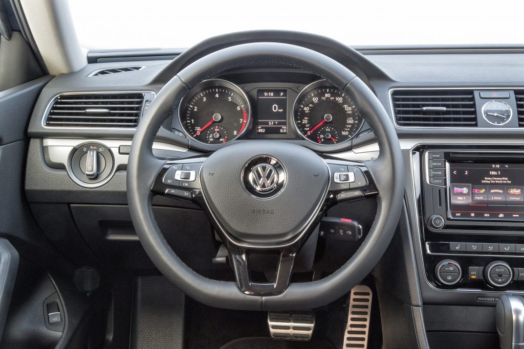 2018 Volkswagen Passat R-Line