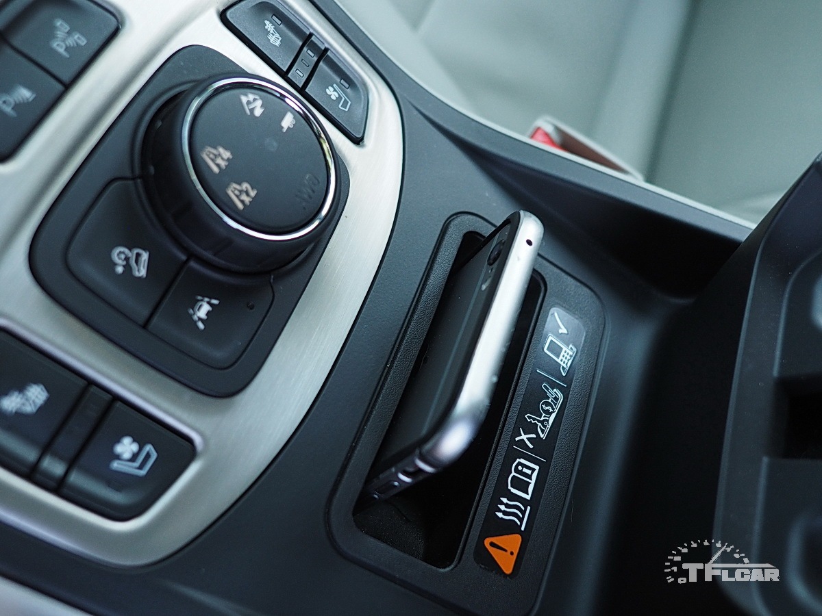 2018 GMC Terrain Denali wireless device charging