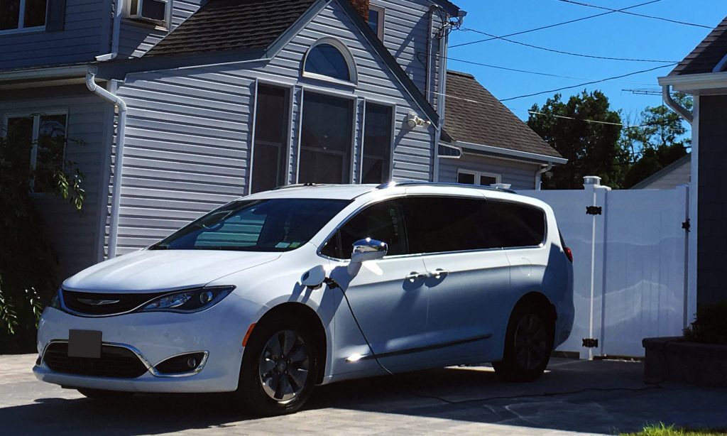 2018 Chrysler Pacifica Hybrid - Dude, I Love My Ride!
