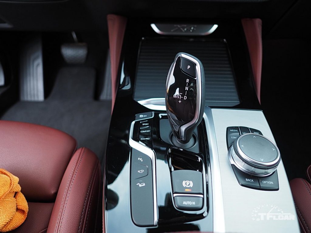 8-speed automatic shifter | 2019 BMW X4 xDrive30i