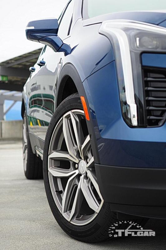 20-inch wheel and tire of 2019 Cadillac XT4 AWD Sport