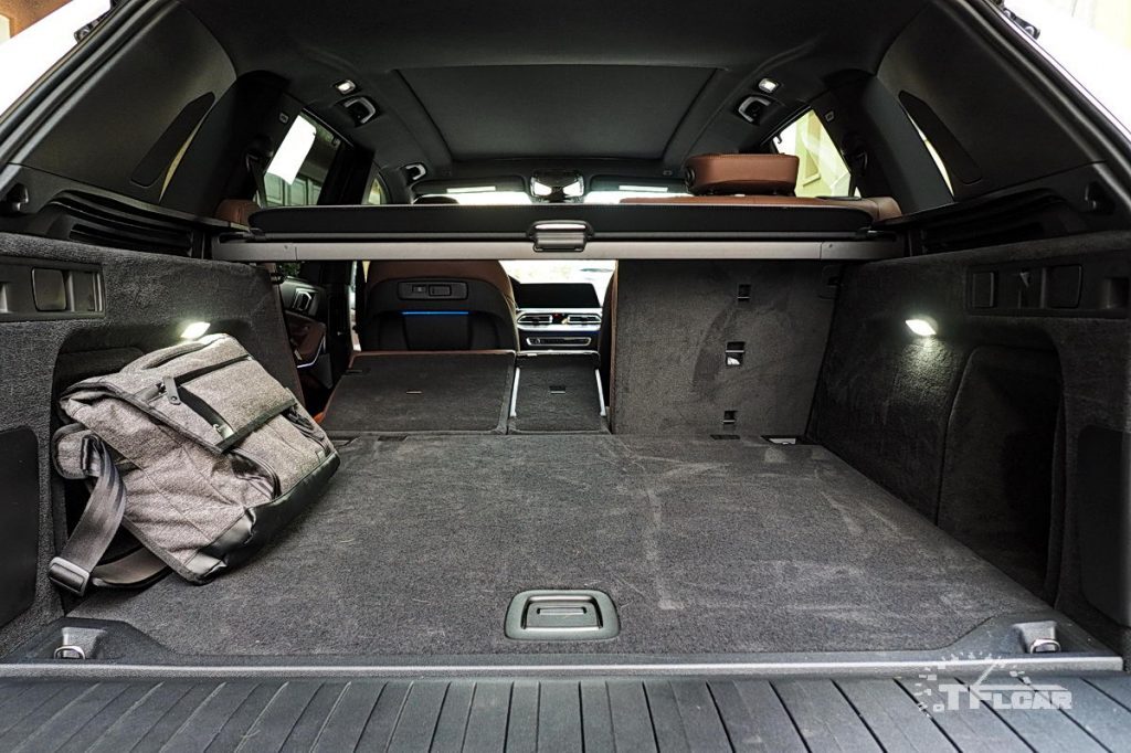 rear cargo area of bmw x5 suv